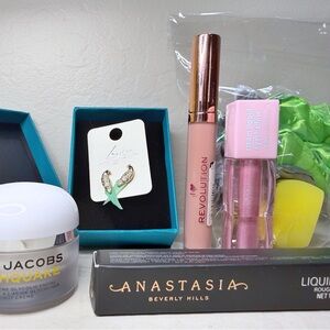 Beauty Set of8, Marc Jacobs, Anastasia Beverly H, Lovisa earrings,Revolution etc